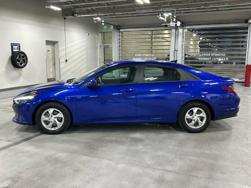 2023 Hyundai ELANTRA SE