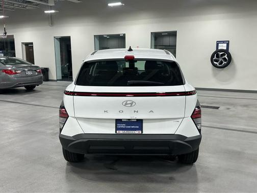 2026 Hyundai KONA SE