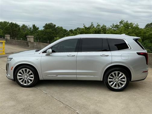 Radiant Silver Metallic 2020 Cadillac XT6 Premium Luxury FWD