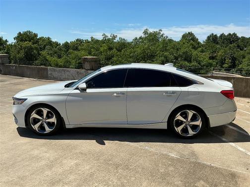 Platinum White Pearl 2018 Honda Accord Touring