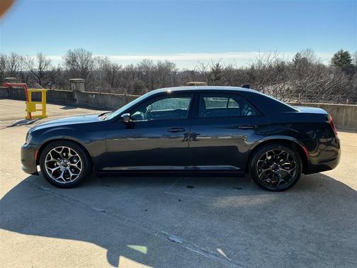 2018 Chrysler 300 S