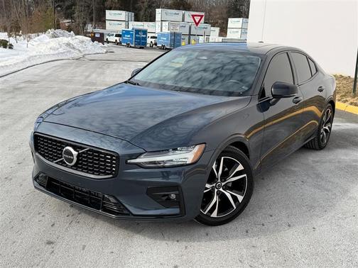 2023 Volvo S60 B5 Core Dark Theme