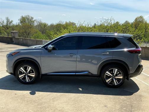 Gray 2022 Nissan Rogue SL