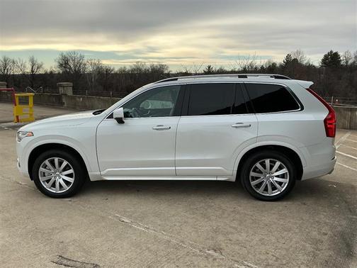 2018 Volvo XC90 T6 Momentum