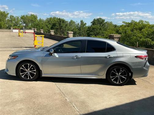 Predawn Gray Mica 2018 Toyota Camry SE