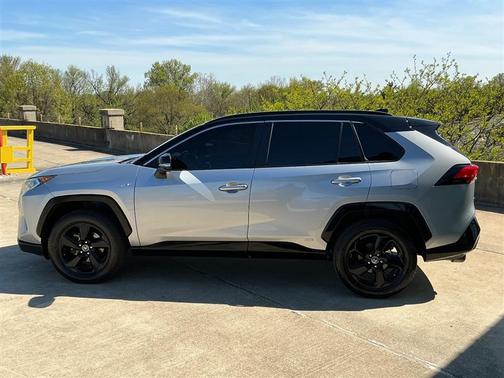 2019 Toyota RAV4 Hybrid SE