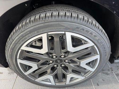 Agate Black Metallic 2026 Ford Expedition Platinum