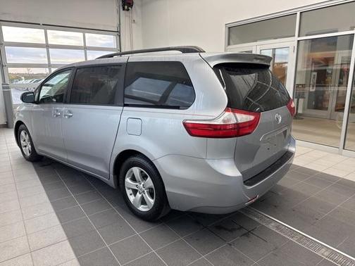2017 Toyota Sienna LE