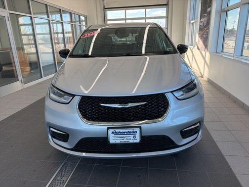 2024 Chrysler Pacifica Touring-L