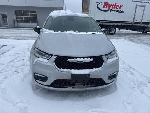 2024 Chrysler Pacifica Touring-L