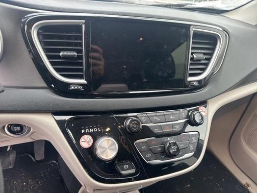 2024 Chrysler Pacifica Touring-L