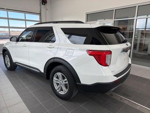 Star White 2022 Ford Explorer XLT