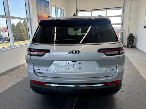 2022 Jeep Grand Cherokee L Laredo