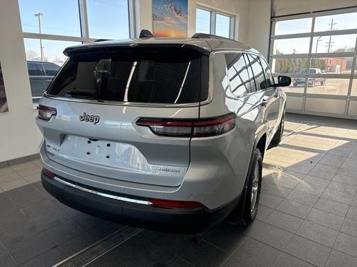 2022 Jeep Grand Cherokee L Laredo