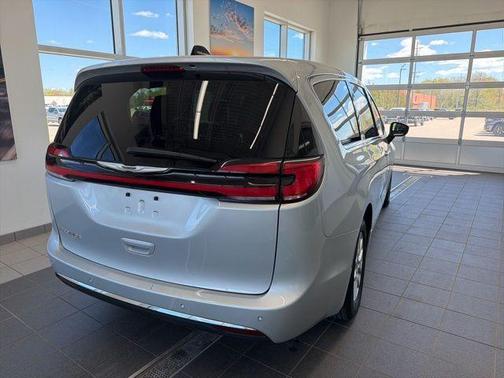 Silver Mist Clearcoat 2023 Chrysler Pacifica Touring-L