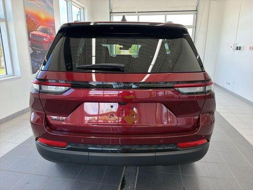 Velvet Red Pearlcoat 2025 Jeep Grand Cherokee Laredo