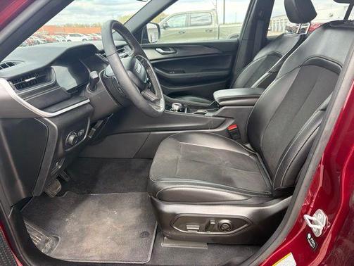 Velvet Red Pearlcoat 2025 Jeep Grand Cherokee Laredo