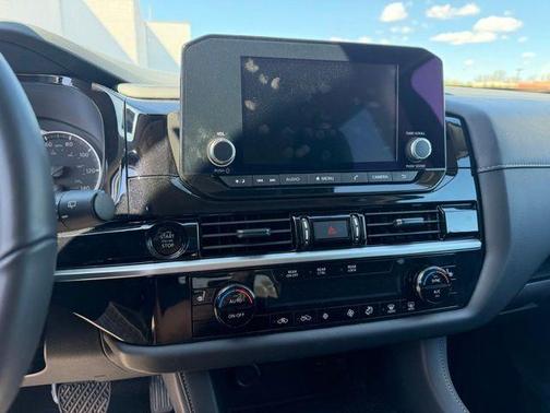 Brilliant Silver Metallic 2025 Nissan Pathfinder SV