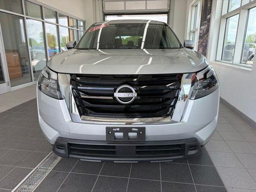 Brilliant Silver Metallic 2025 Nissan Pathfinder SV