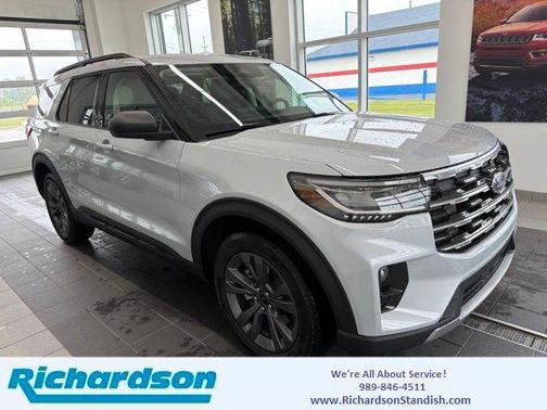 Space White Metallic 2026 Ford Explorer Active