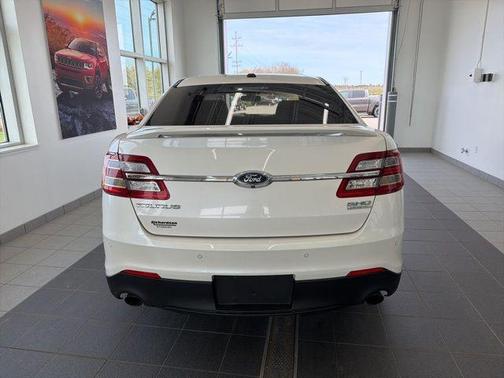 White Platinum Clearcoat Metallic 2018 Ford Taurus SHO