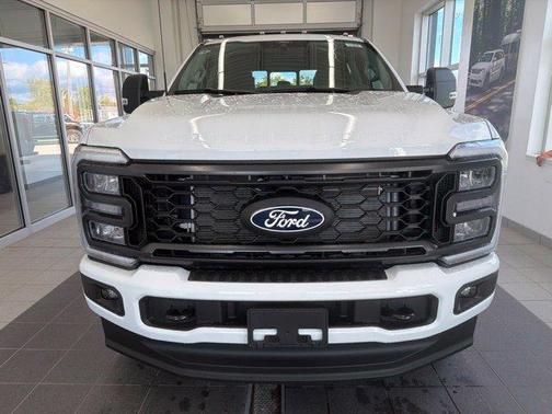 Oxford White 2027 Ford F-250 XL