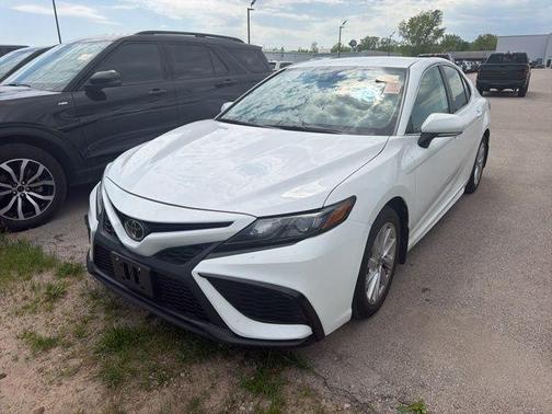 White 2024 Toyota Camry SE Nightshade