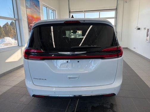2024 Chrysler Pacifica Touring-L