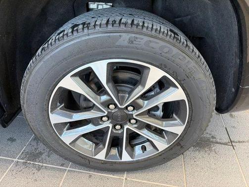 Diamond Black 2023 Jeep Grand Cherokee L Overland