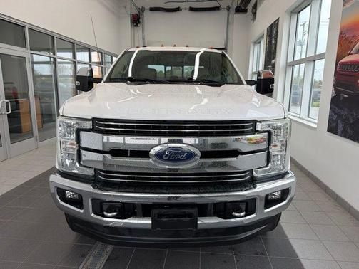 White Platinum Clearcoat Metallic 2017 Ford F-250 Lariat