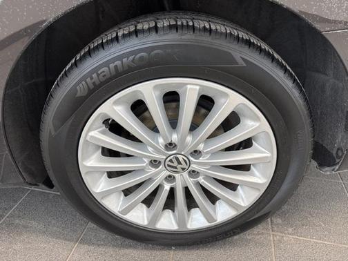 2017 Volkswagen Passat 1.8T SE