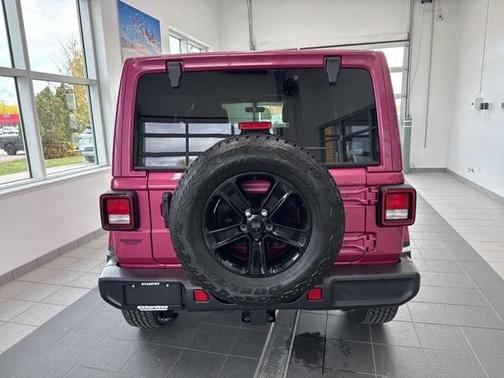 2022 Jeep Wrangler Unlimited Sahara Altitude