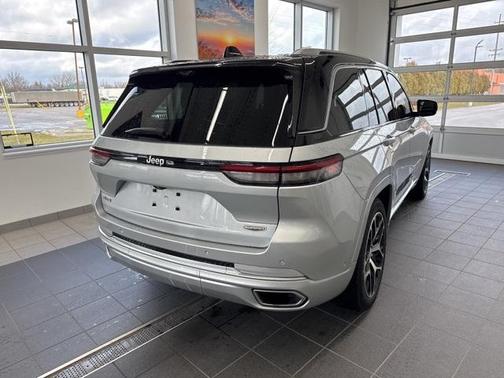 2022 Jeep Grand Cherokee Summit