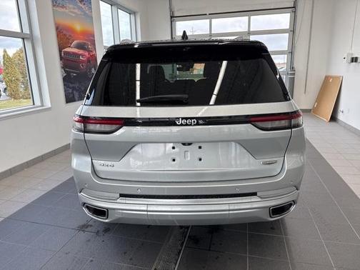 2022 Jeep Grand Cherokee Summit