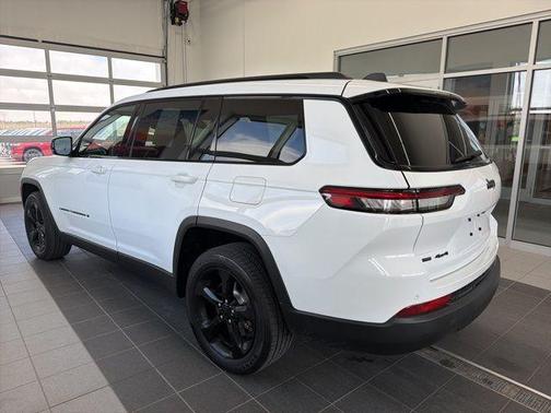 Bright White Clearcoat 2021 Jeep Grand Cherokee L Laredo