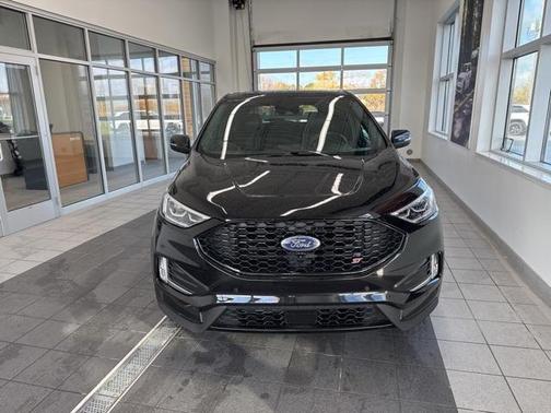 2022 Ford Edge ST