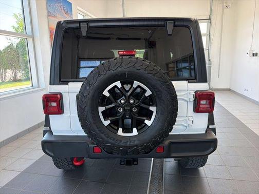 Bright White Clearcoat 2025 Jeep Wrangler Rubicon