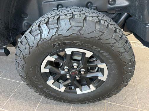 Bright White Clearcoat 2025 Jeep Wrangler Rubicon