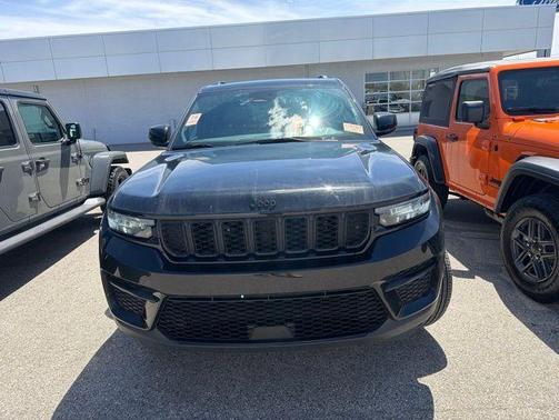Diamond Black 2025 Jeep Grand Cherokee Laredo