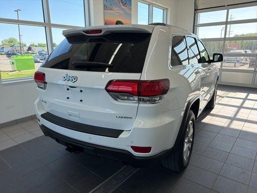 Bright White Clearcoat 2021 Jeep Grand Cherokee Laredo E