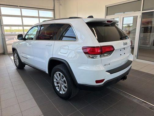 Bright White Clearcoat 2021 Jeep Grand Cherokee Laredo E