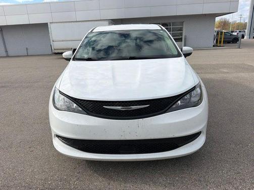 Bright White Clearcoat 2023 Chrysler Voyager LX