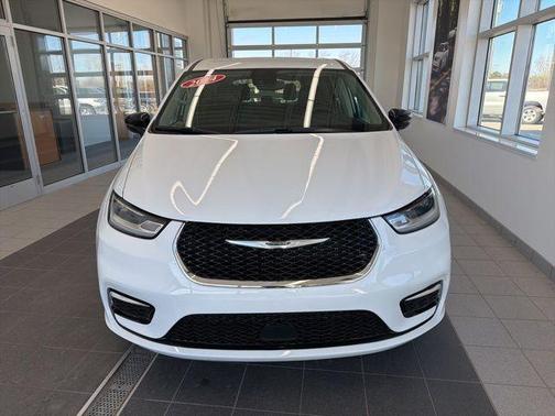 2024 Chrysler Pacifica Touring-L