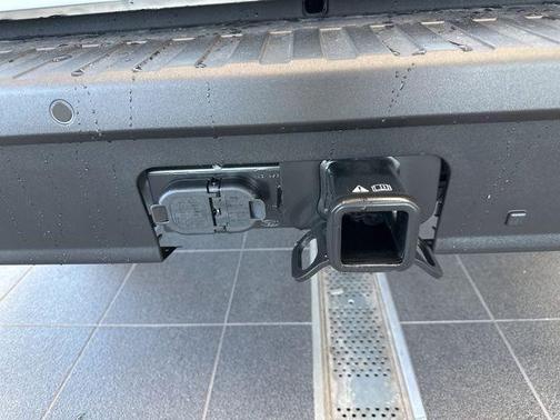 Space White Metallic 2025 Ford Maverick XLT