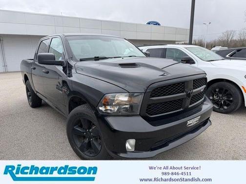 Brilliant Black Crystal Pearlcoat 2019 RAM 1500 Classic Express