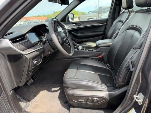 Metallic 2024 Jeep Grand Cherokee Limited