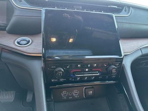 2022 Jeep Grand Cherokee L Summit