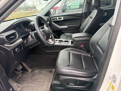Star White 2023 Ford Explorer XLT