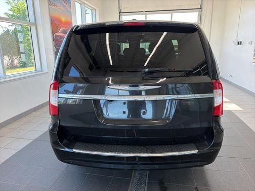 Brilliant Black Crystal Pearlcoat 2014 Chrysler Town & Country Touring-L