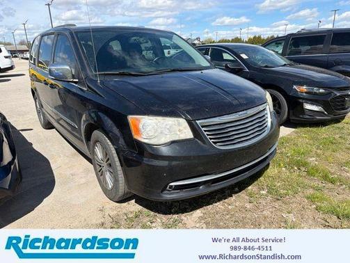 Brilliant Black Crystal Pearlcoat 2014 Chrysler Town & Country Touring-L